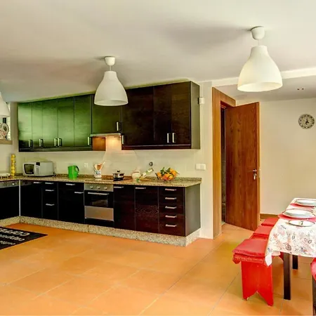 Villa Sleeps 6 Wifi Pico